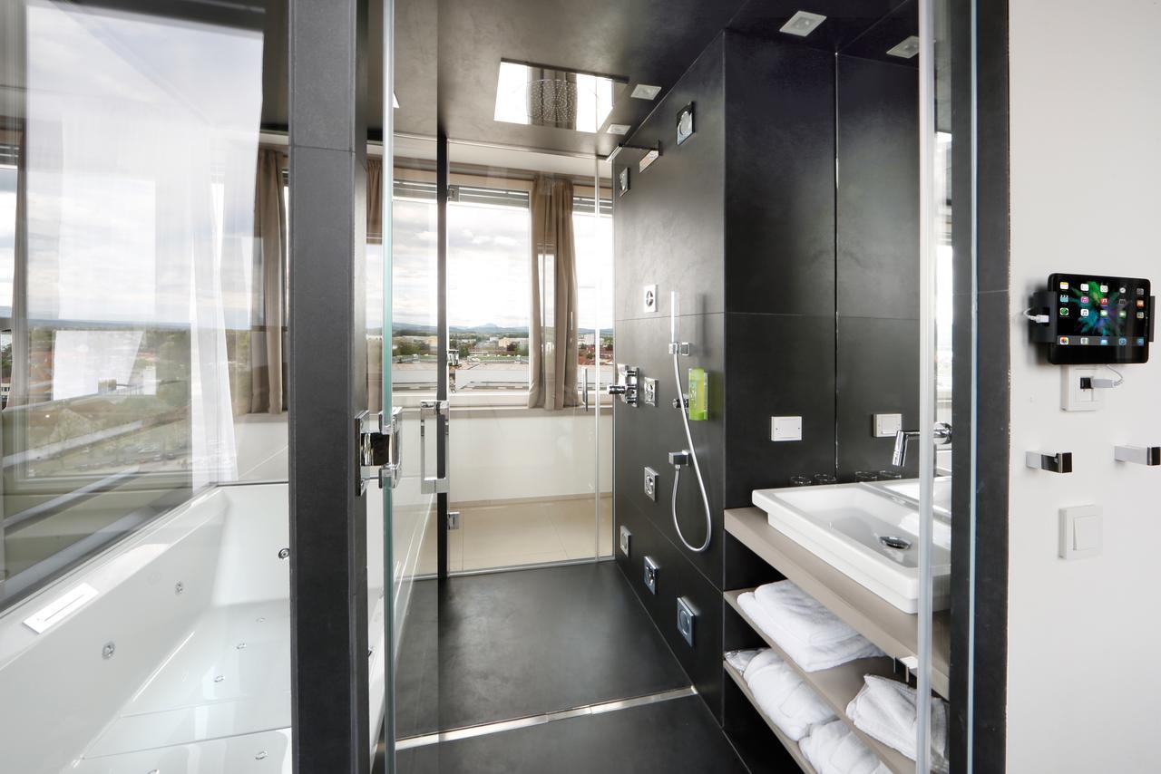 Aquaturm Hotel & Energie ราดอล์ฟเซลล์ อัม โบเดนซี ภายนอก รูปภาพ