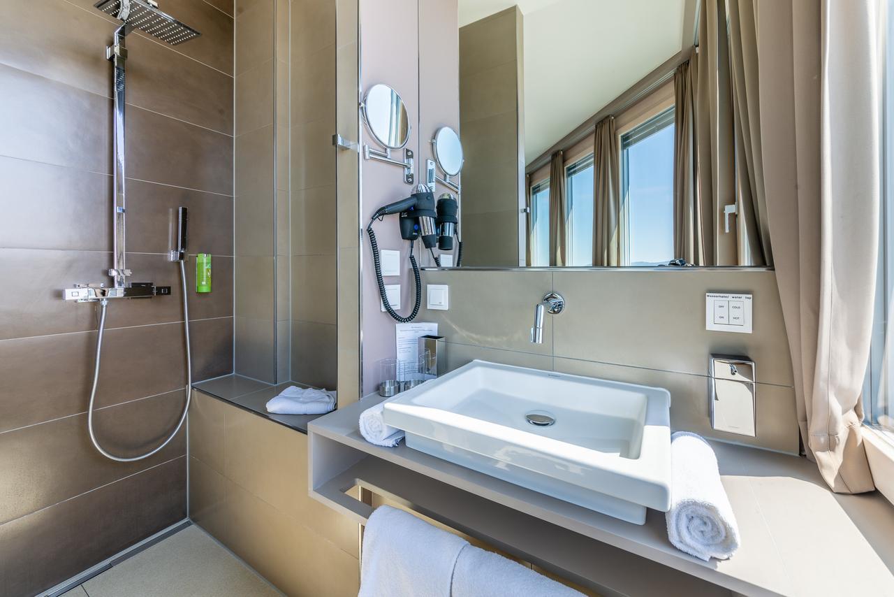 Aquaturm Hotel & Energie ราดอล์ฟเซลล์ อัม โบเดนซี ภายนอก รูปภาพ